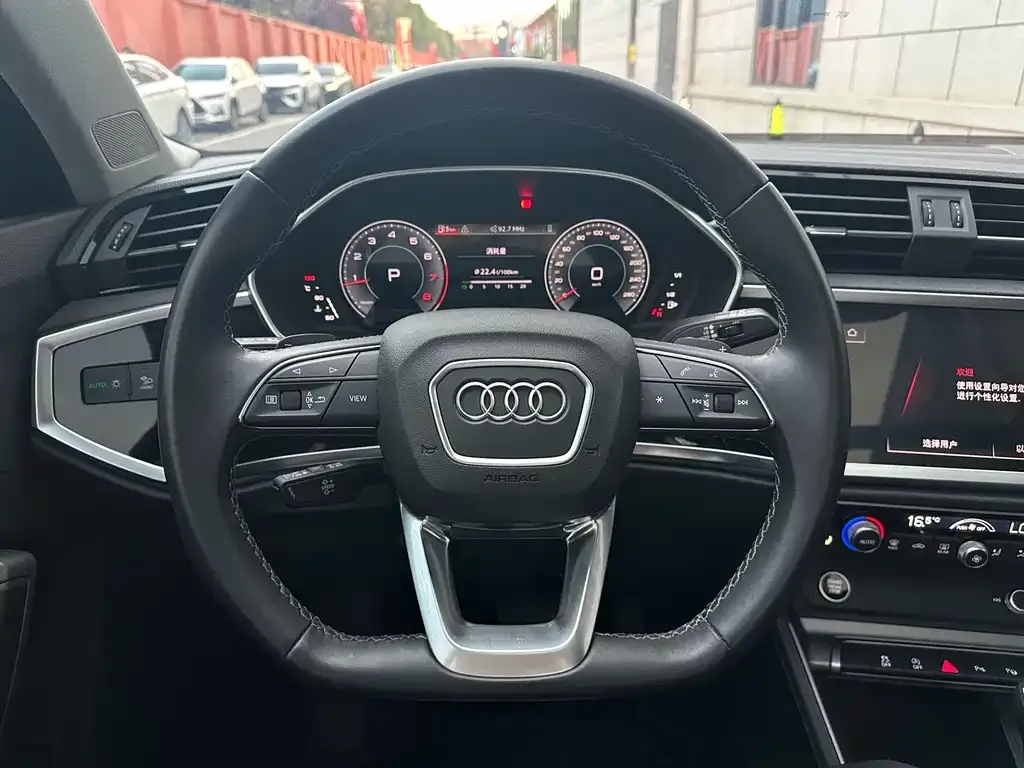 Audi Q3 — фото 7