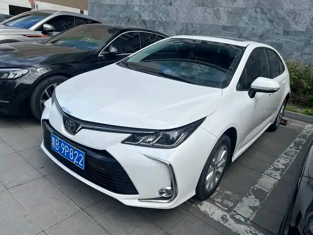 Toyota Corolla — фото 1