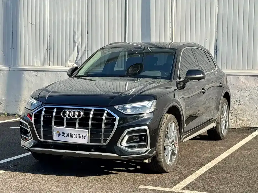 Audi Q5L — фото 1