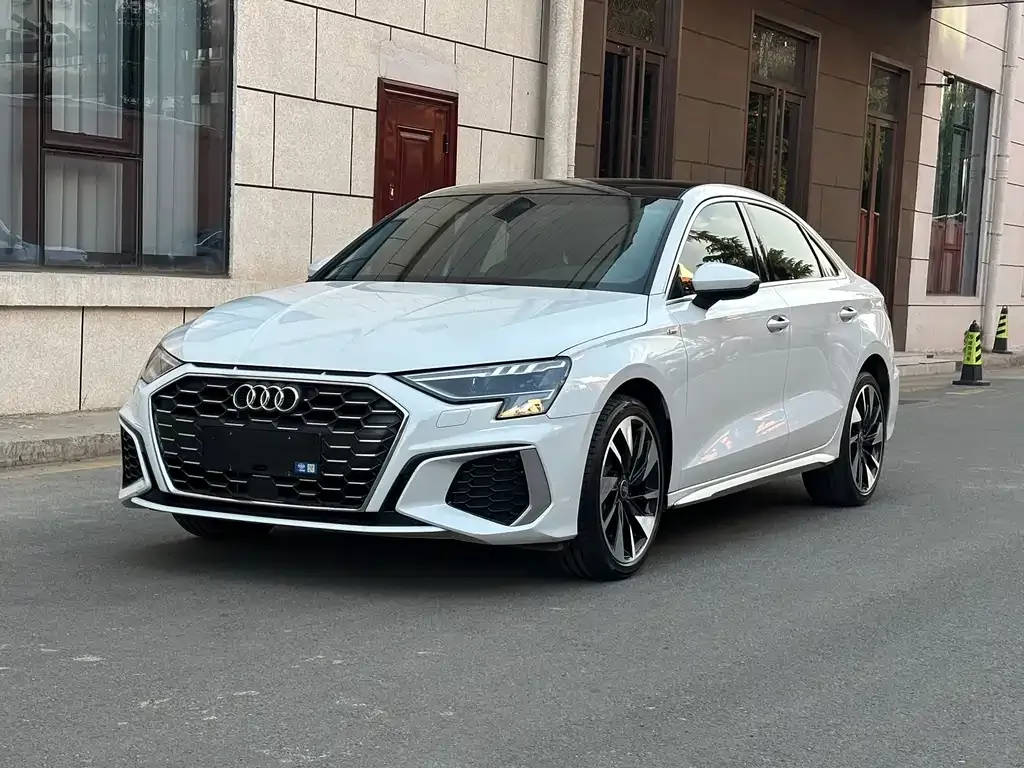 Audi A3 — фото 1