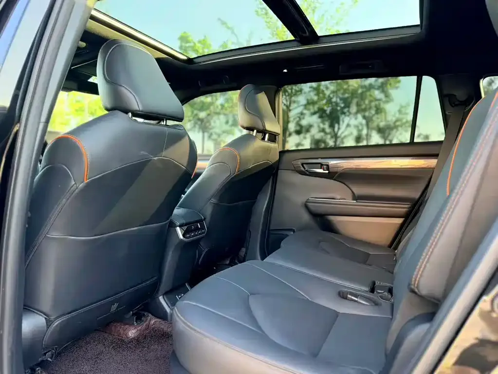 Toyota Crown Kluger 2024 из CN, фото 3