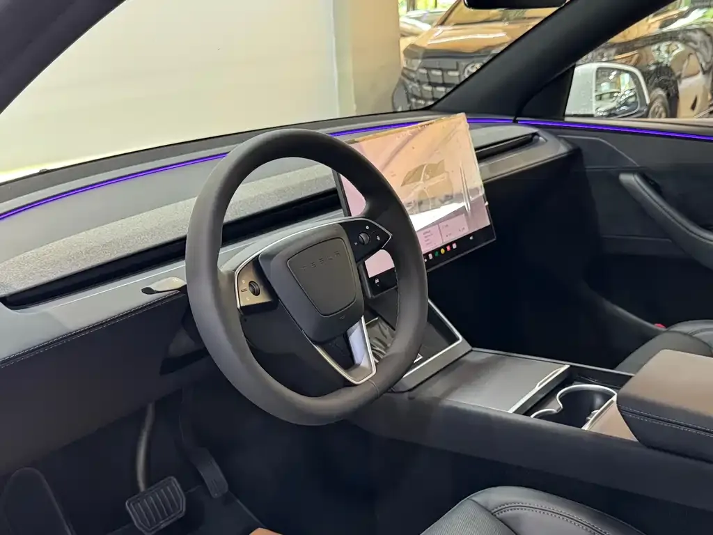 Tesla Model Y — фото 9