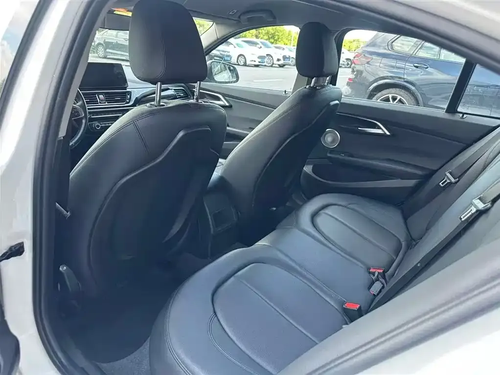 BMW 1 Series 2021 из CN, фото 7