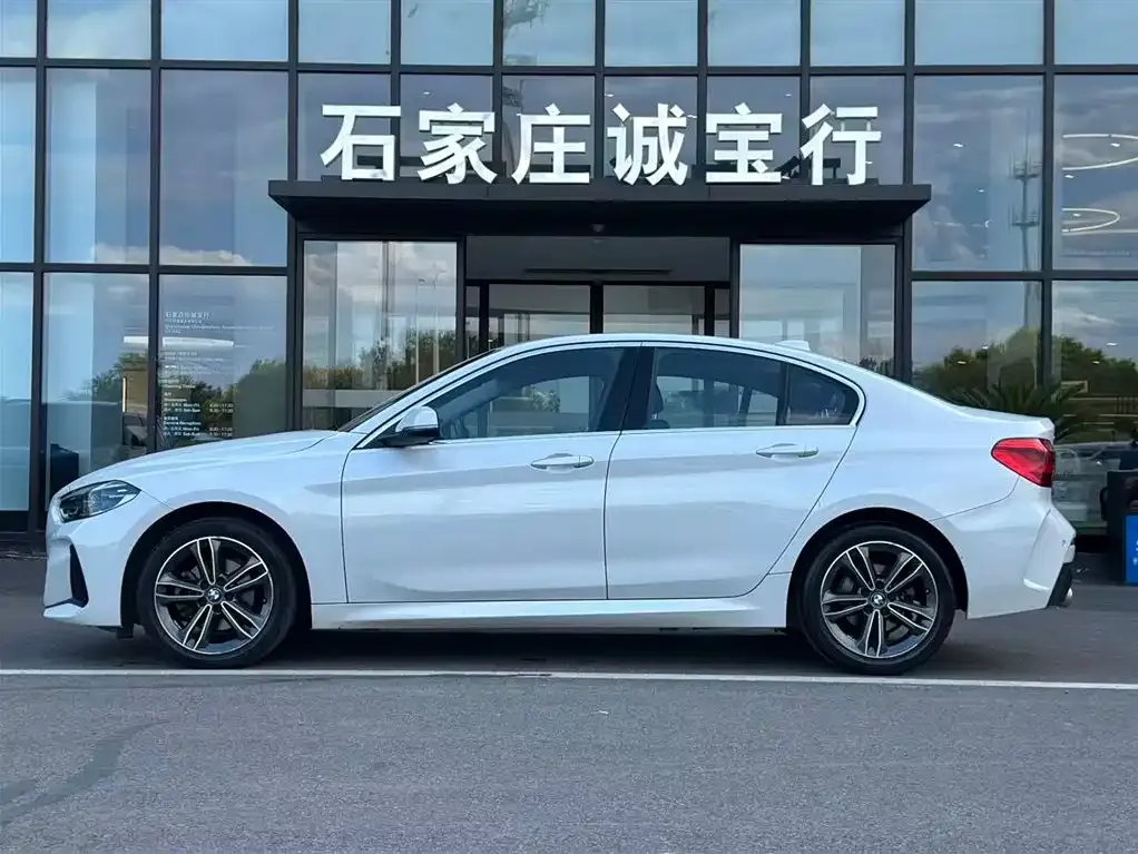 BMW 1 Series 2021 из CN, фото 3