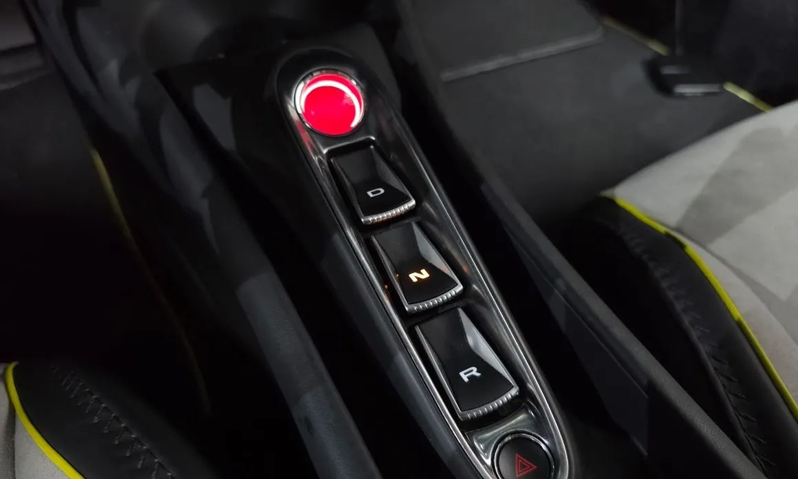 Mclaren Artura 2023 из KR, фото 3