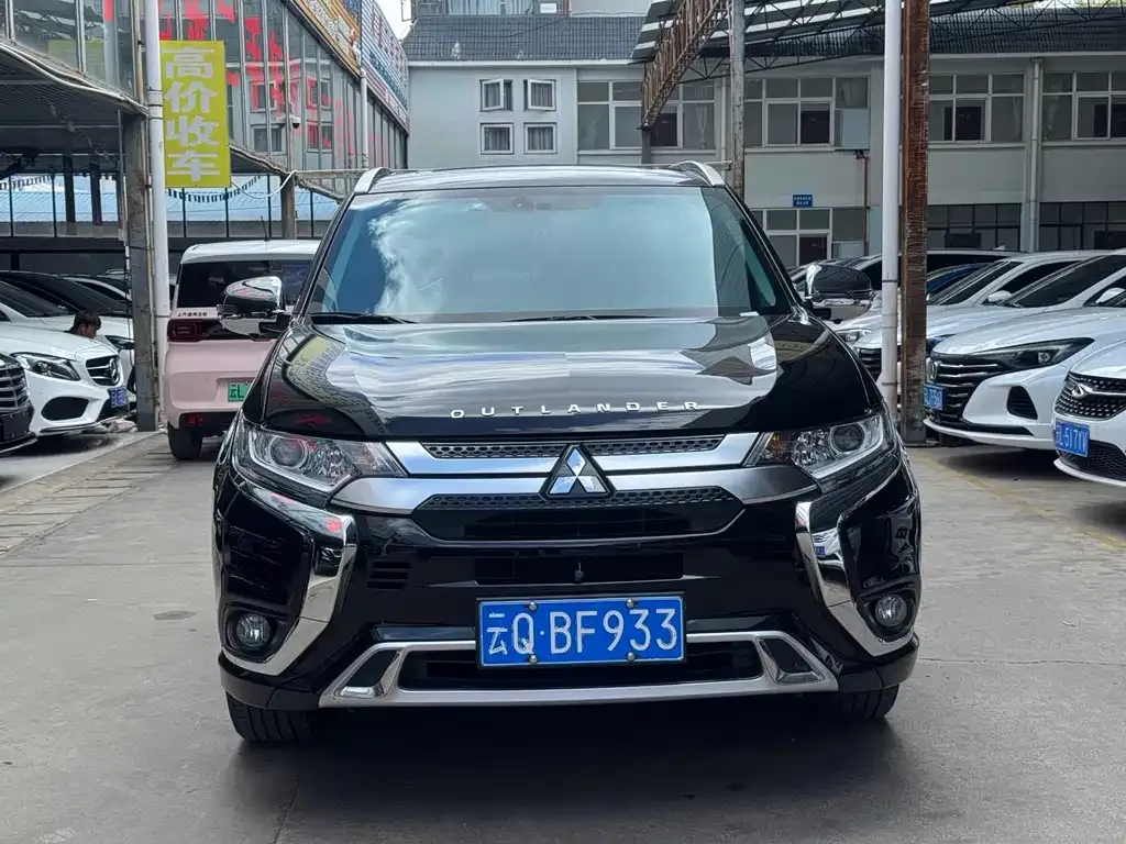 Mitsubishi Outlander — фото 1