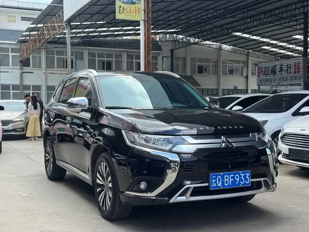 Mitsubishi Outlander — фото 3