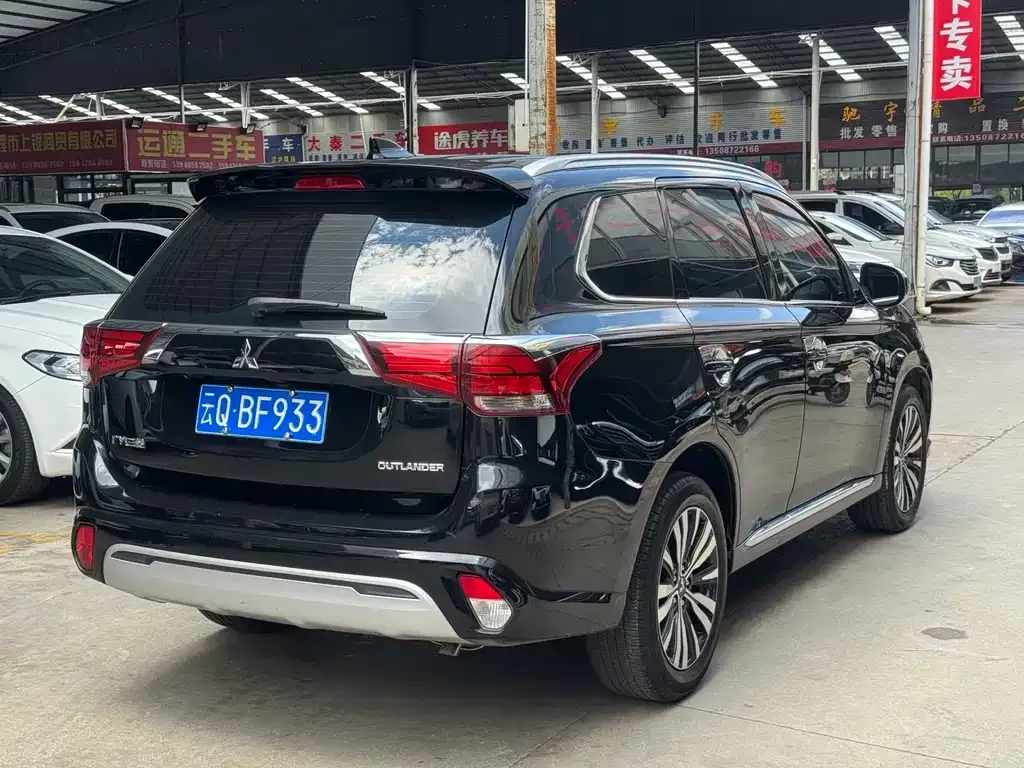 Mitsubishi Outlander — фото 10