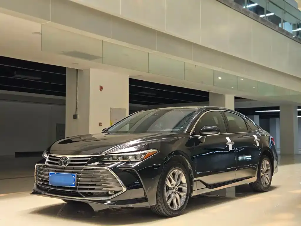 Toyota Avalon — фото 1