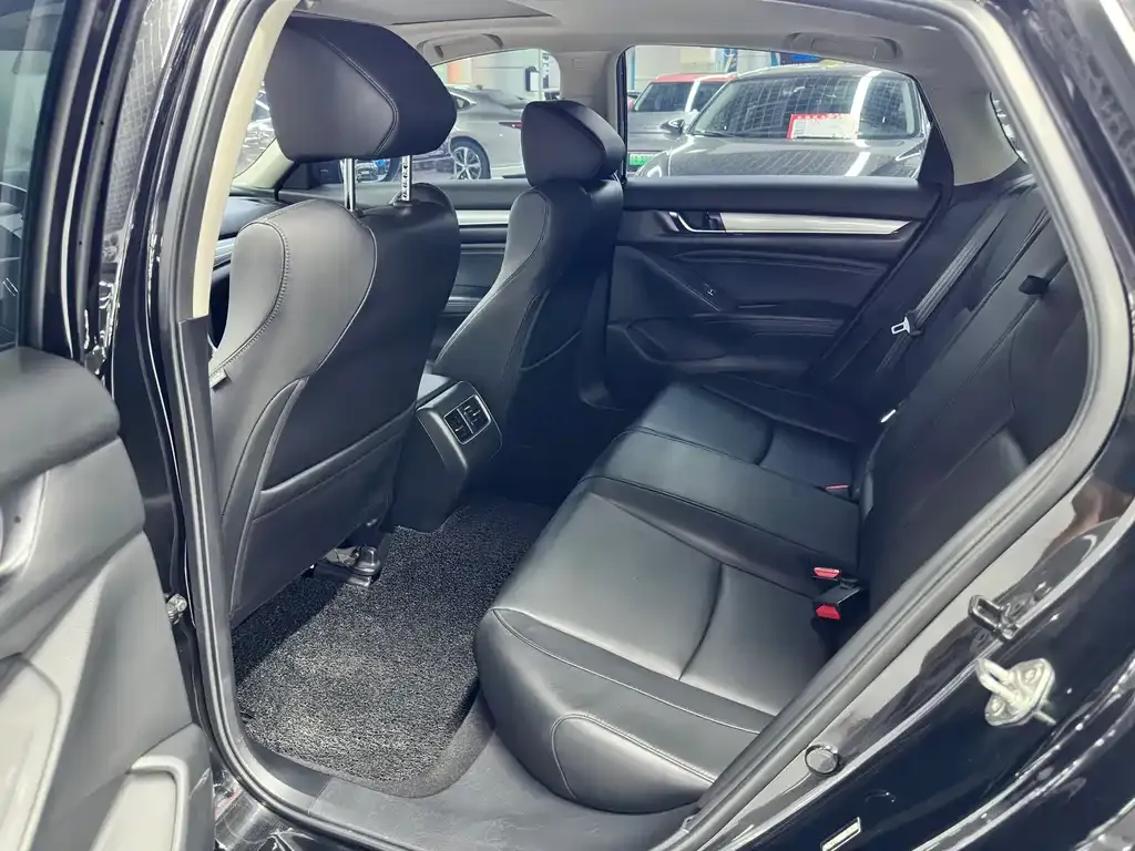 Honda Accord — фото 3