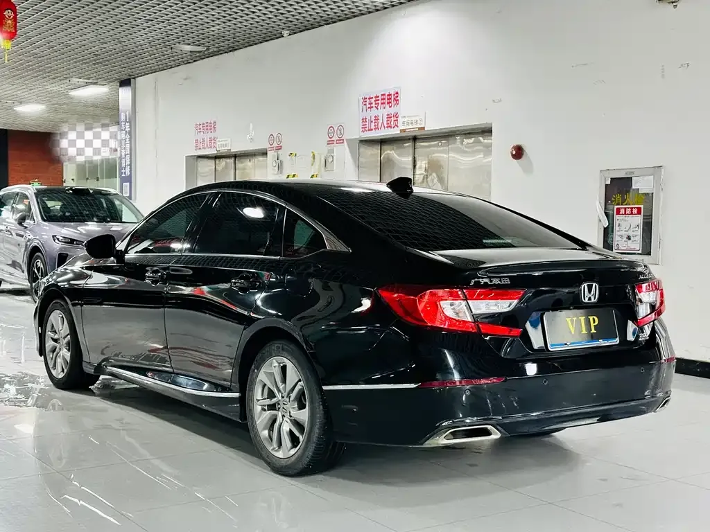 Honda Accord — фото 9