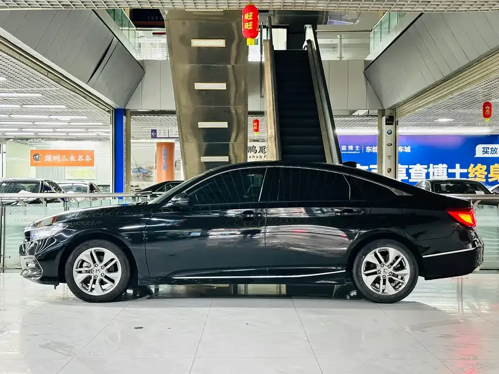 Honda Accord — фото 8