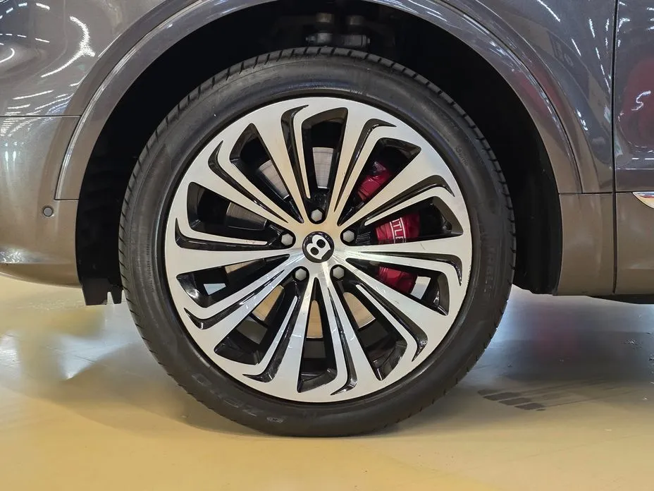 Bentley Bentayga 2021 из KR, фото 2