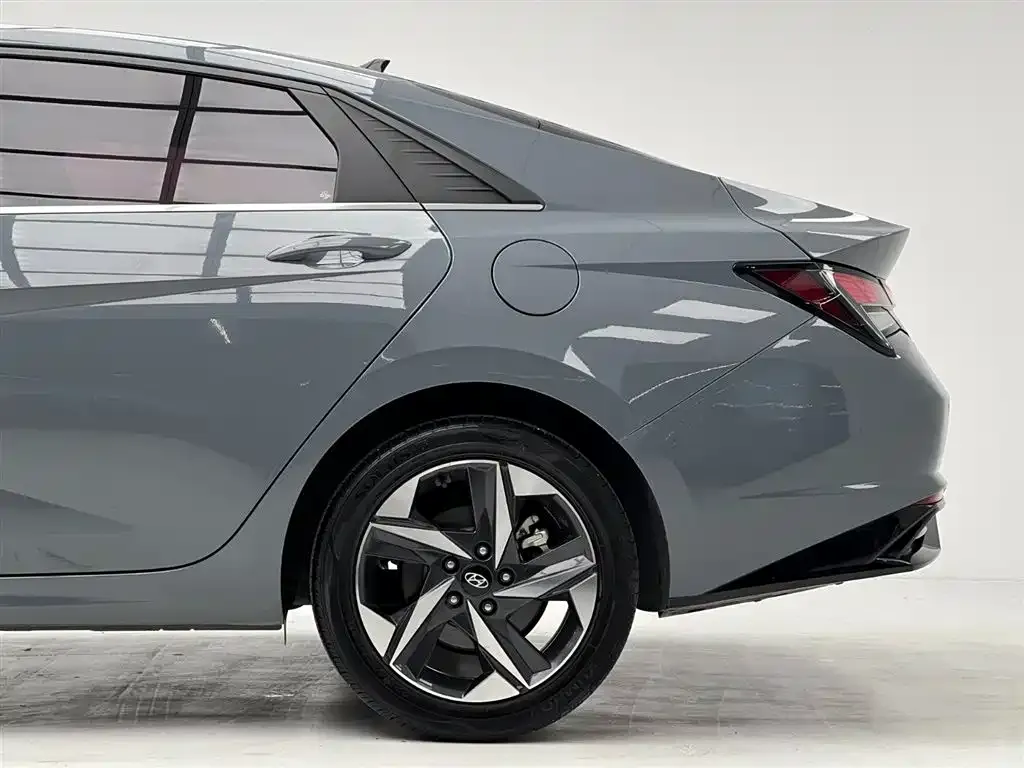 Hyundai Elantra — фото 10