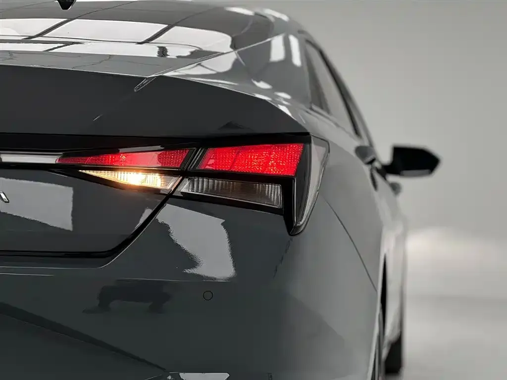 Hyundai Elantra — фото 4