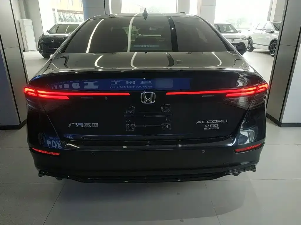 Honda Accord — фото 9