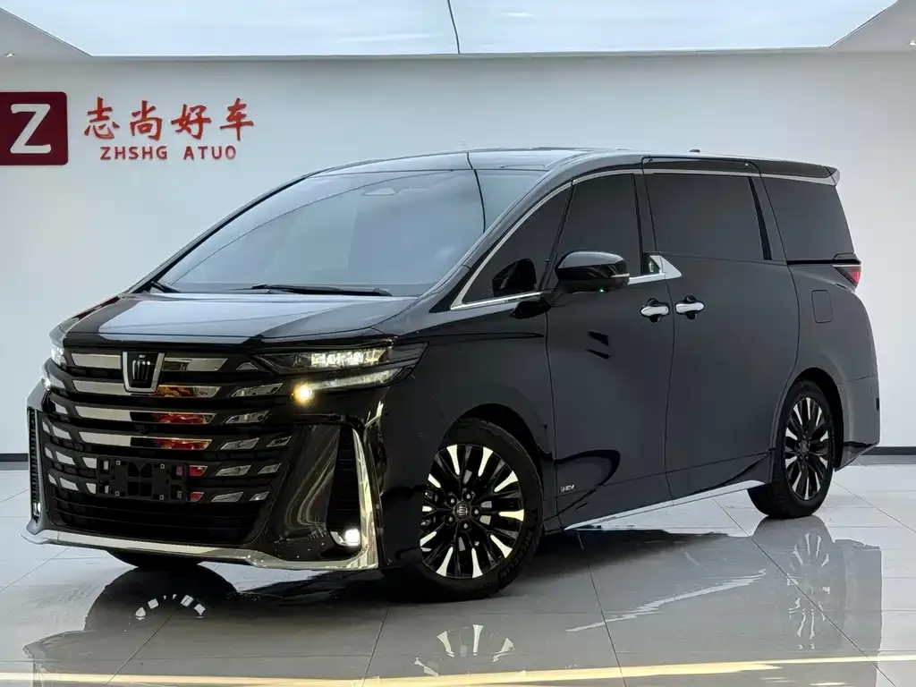 Toyota Vellfire — фото 1