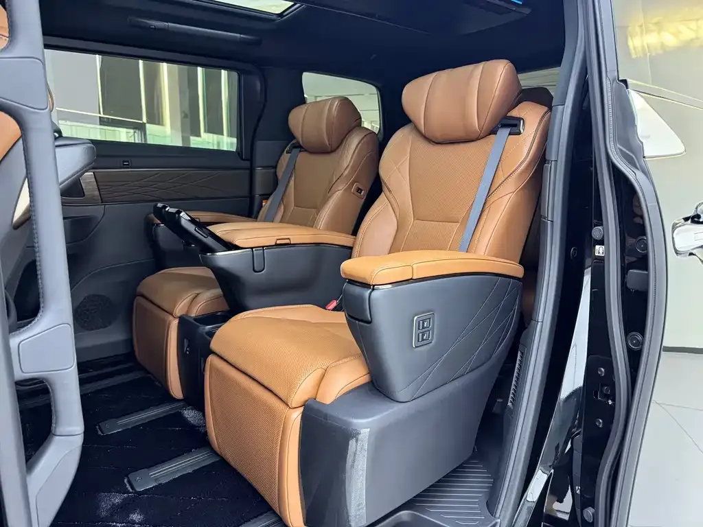 Toyota Vellfire — фото 10