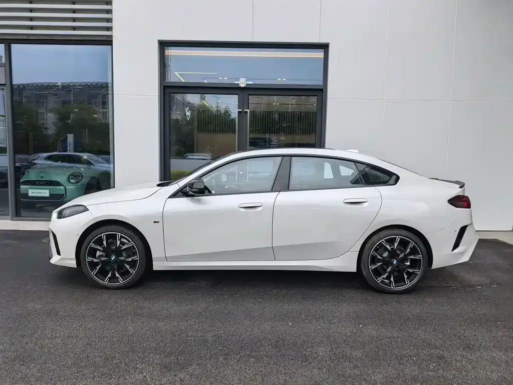 BMW 2 Series 2026 из CN, фото 10