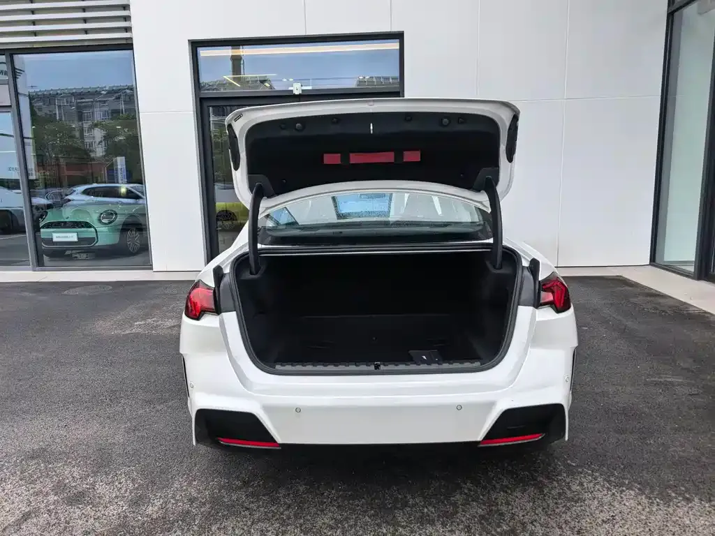 BMW 2 Series 2026 из CN, фото 7