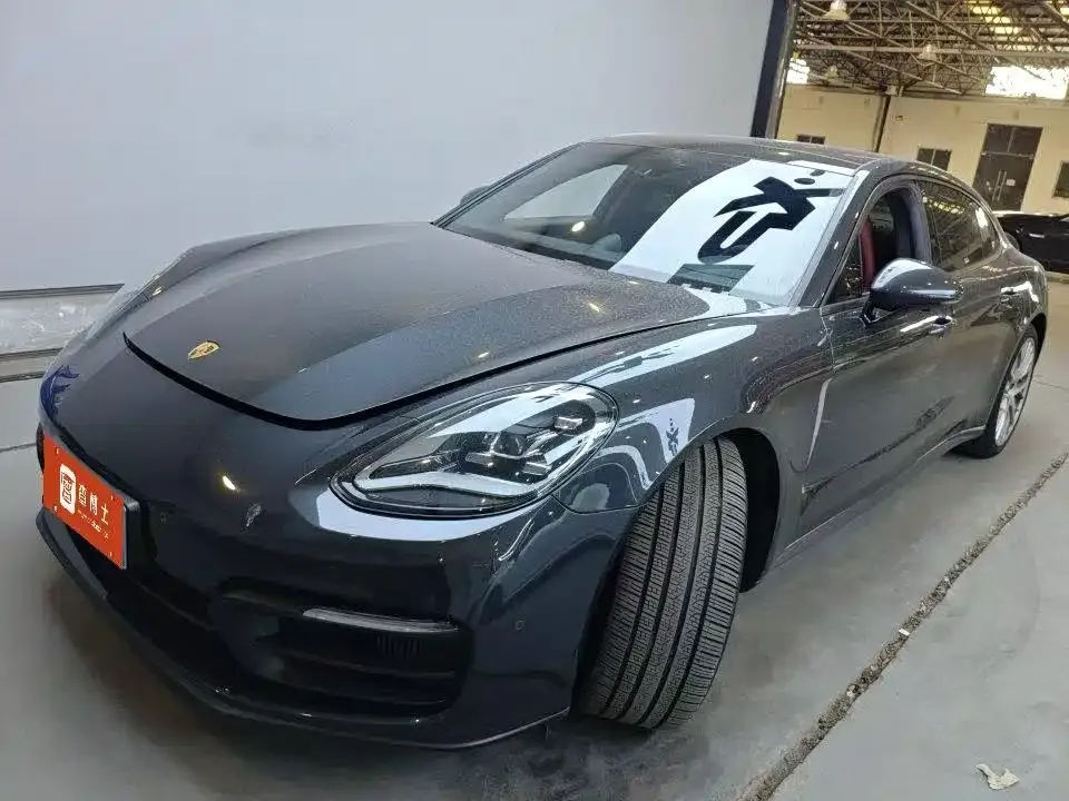 Porsche Panamera — фото 1