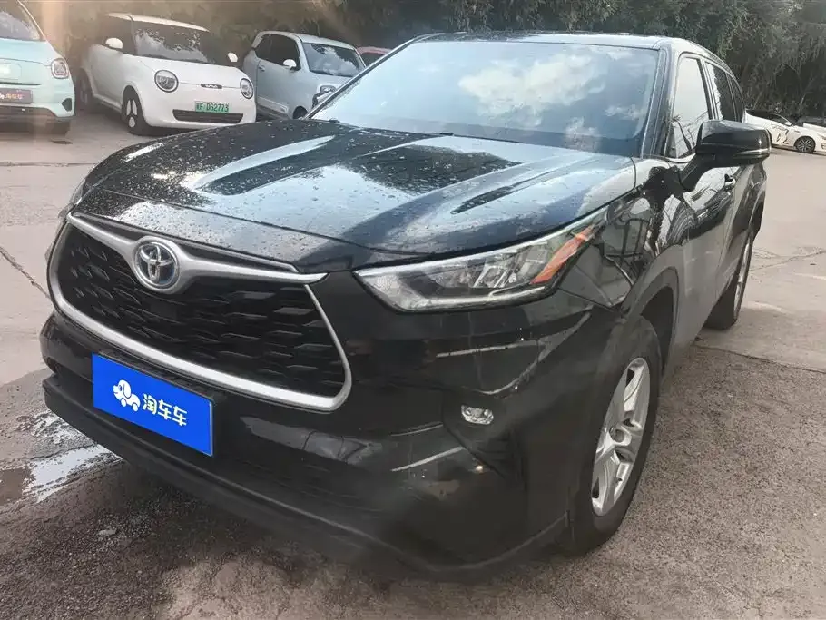 Toyota Highlander — фото 1