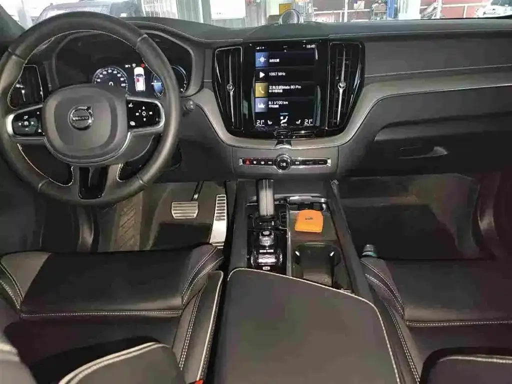 Volvo XC60 PHEV 2021 из CN, фото 4
