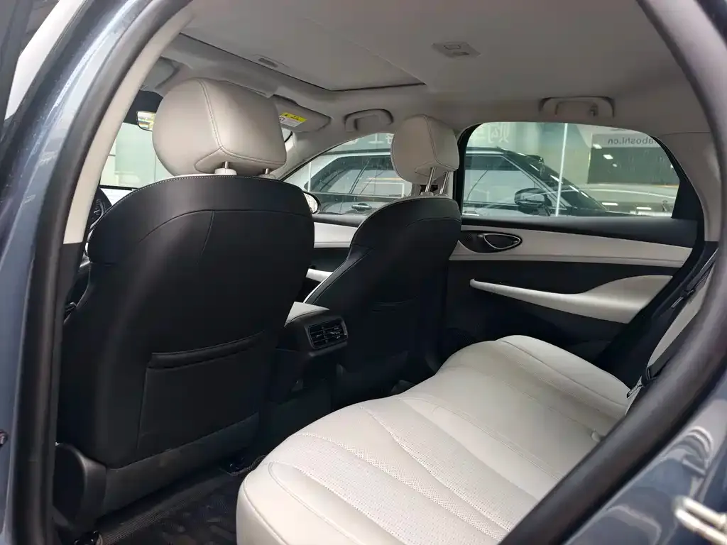BYD Seal 05 DM-i — фото 9