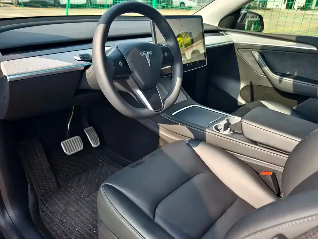Tesla Model Y — фото 2