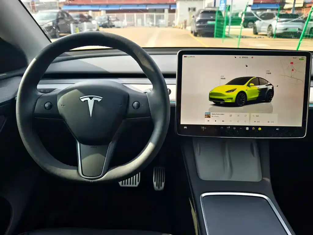 Tesla Model Y — фото 3