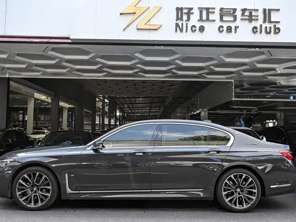 BMW 7 Series 2022 из CN, фото 6