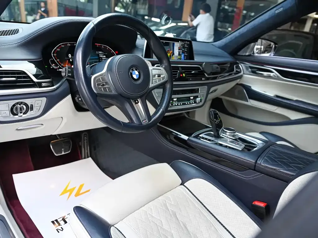BMW 7 Series 2022 из CN, фото 8