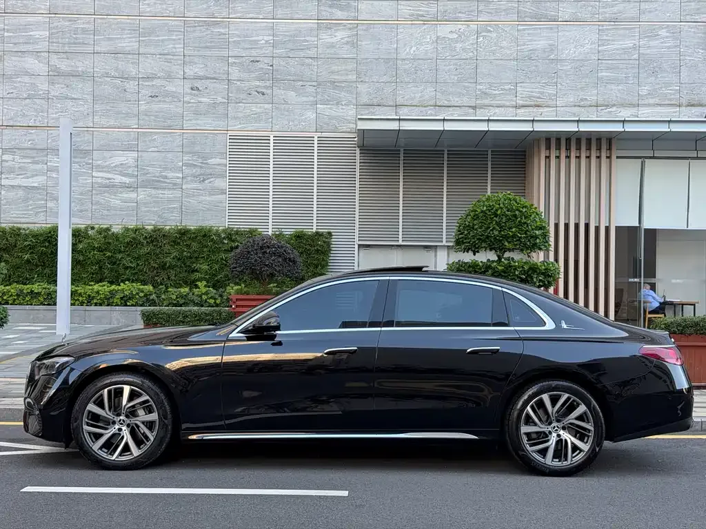 Mercedes-Benz E-Class — фото 5