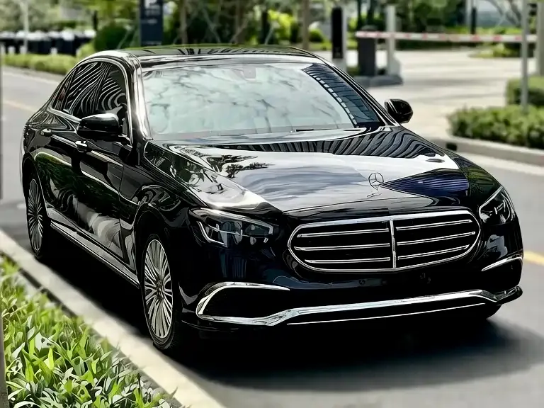 Mercedes-Benz E-Class — фото 1