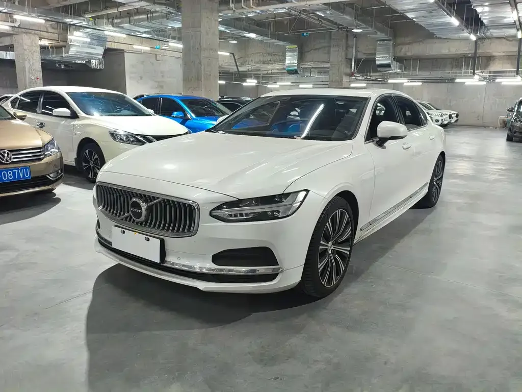 Volvo S90 — фото 1
