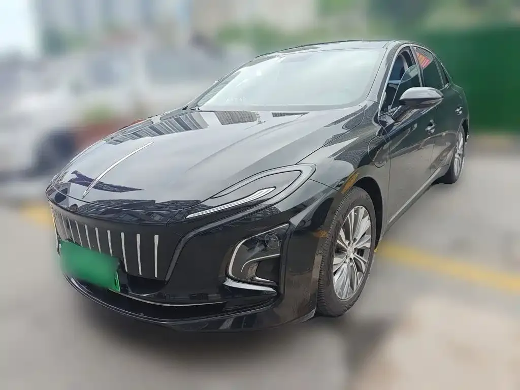 Hongqi E-QM5 — фото 1