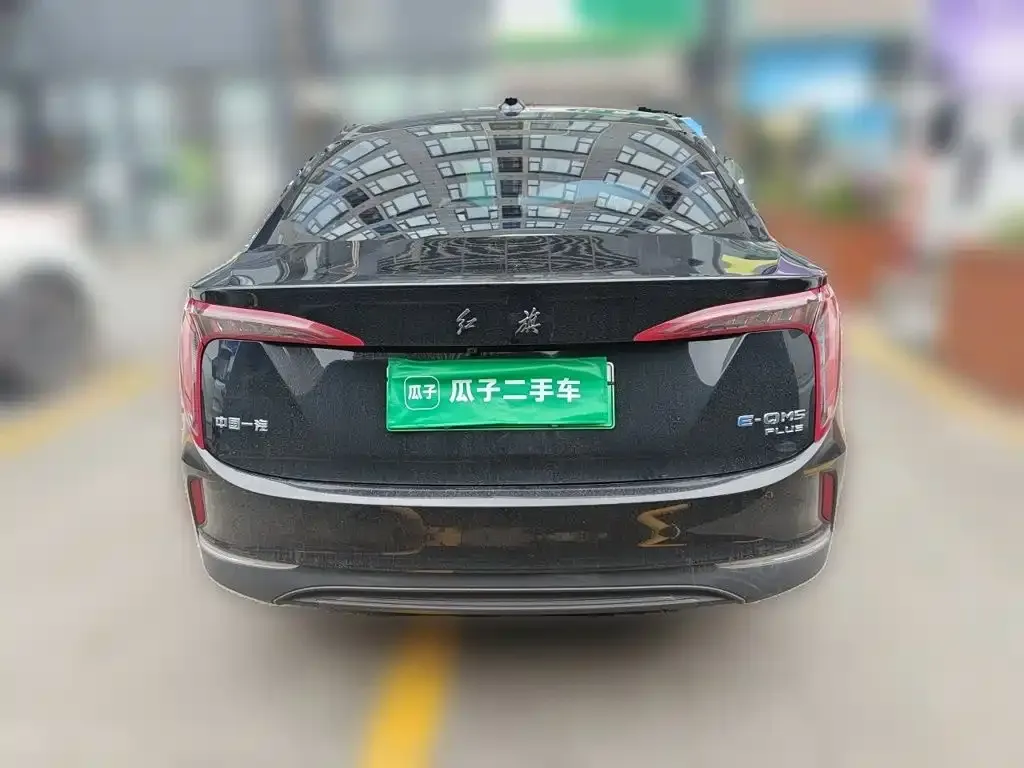 Hongqi E-QM5 — фото 10