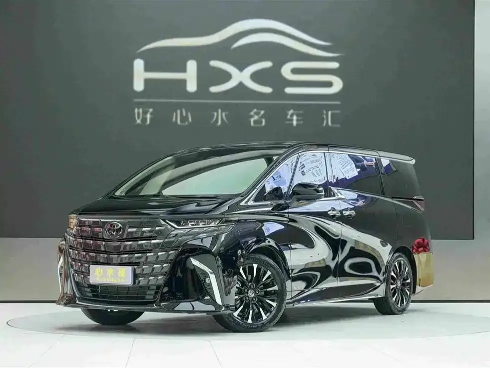 Toyota Alphard — фото 1