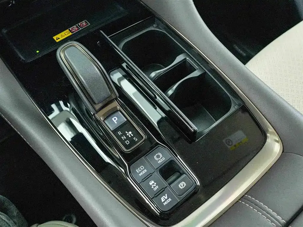 Toyota Alphard — фото 7