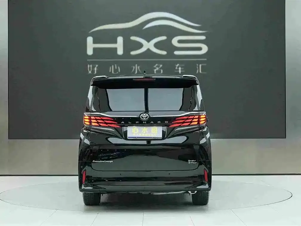 Toyota Alphard — фото 2