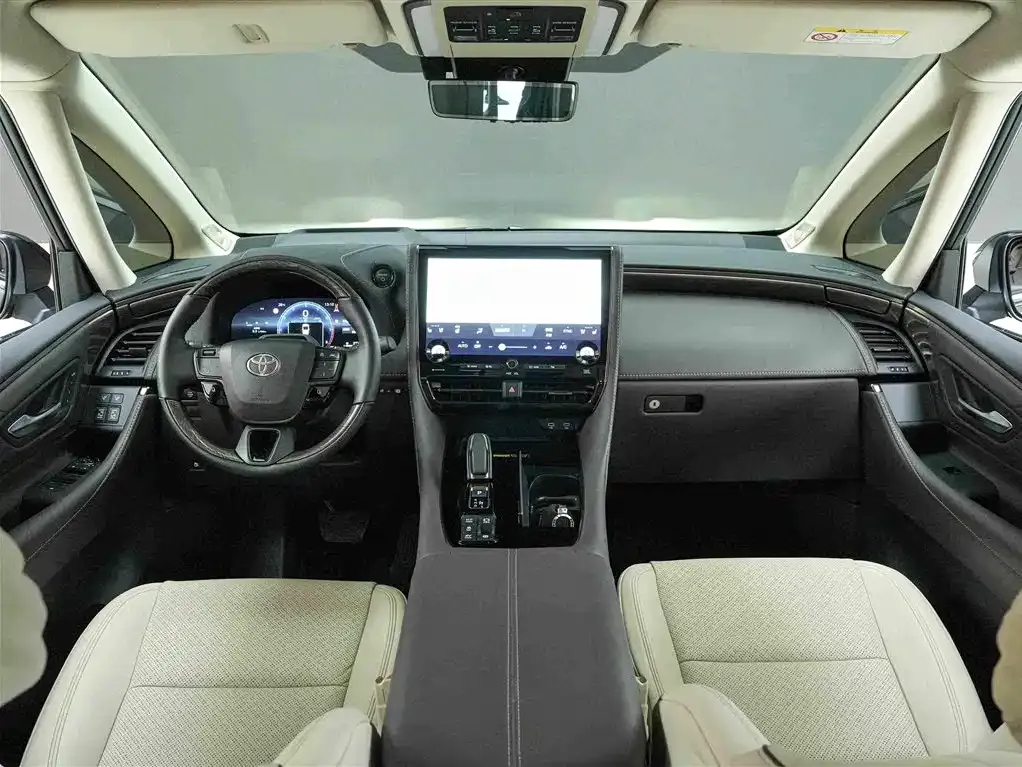 Toyota Alphard — фото 9