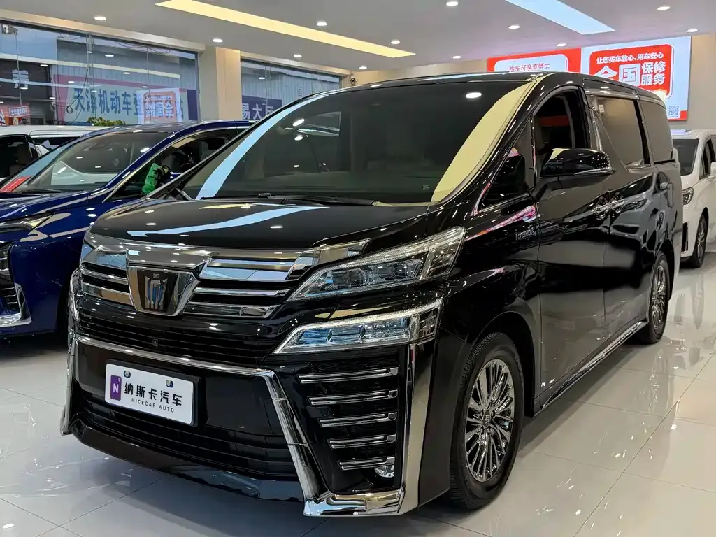 Toyota Vellfire — фото 1