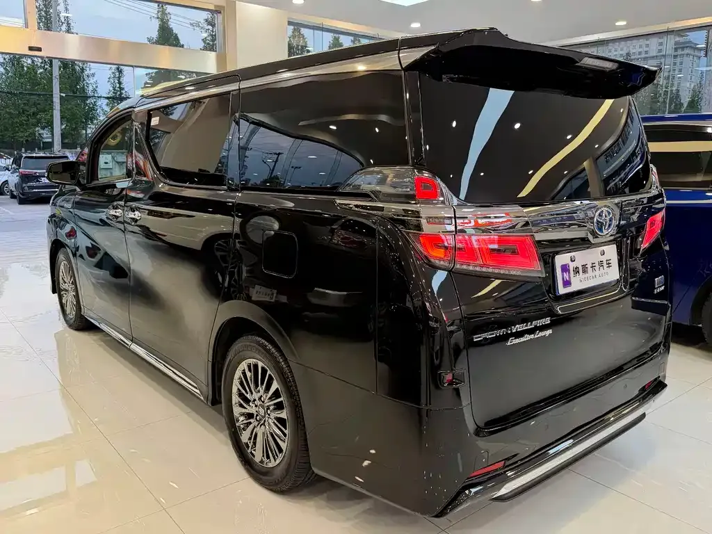 Toyota Vellfire — фото 2