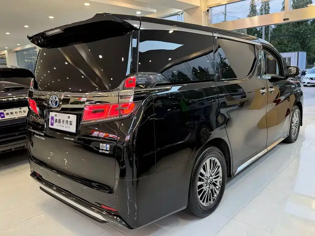 Toyota Vellfire — фото 9