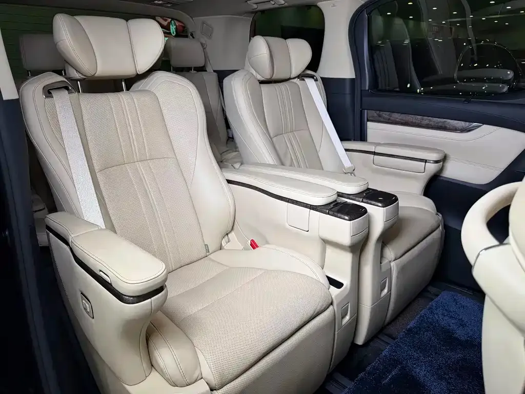 Toyota Vellfire — фото 3