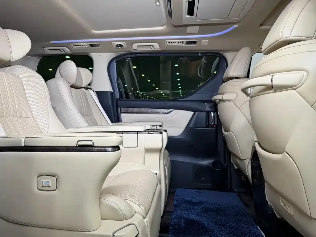 Toyota Vellfire — фото 6