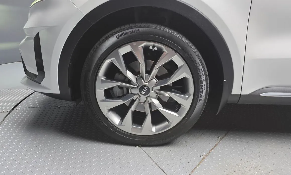 Kia Sorento — фото 8