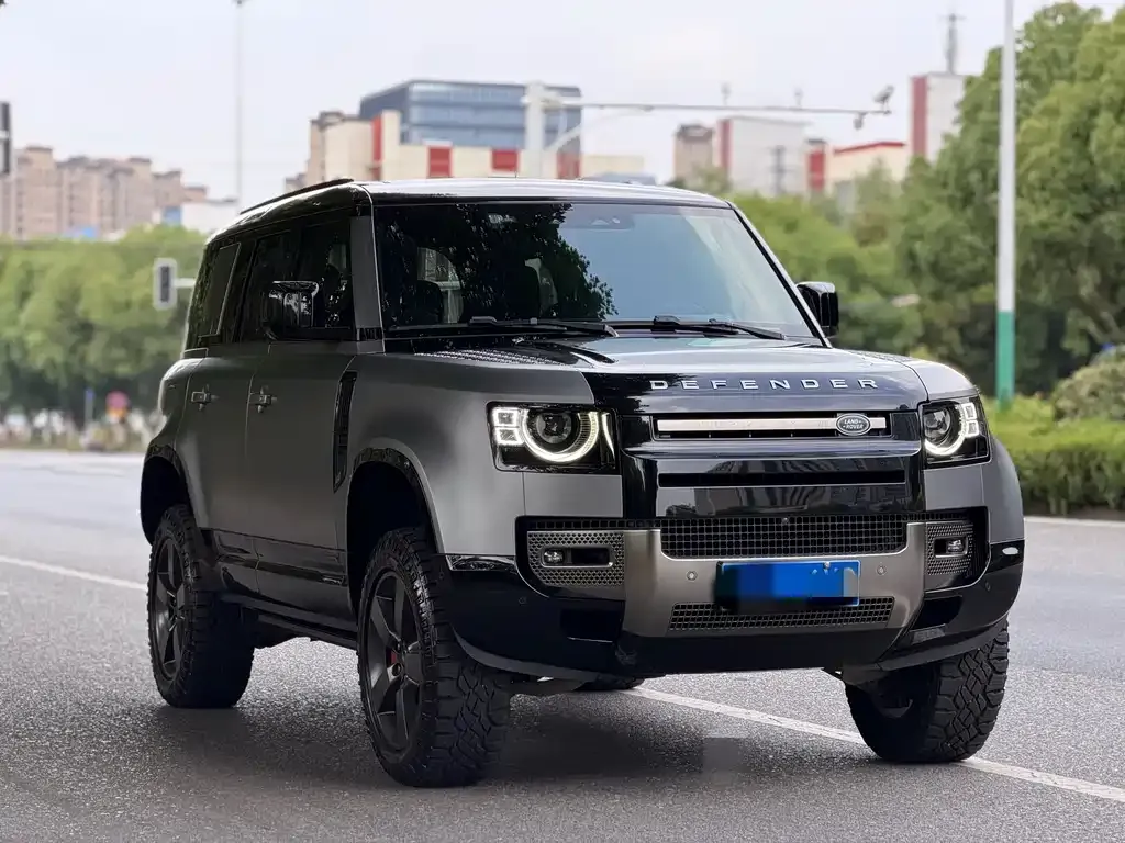 Land Rover Defender — фото 1