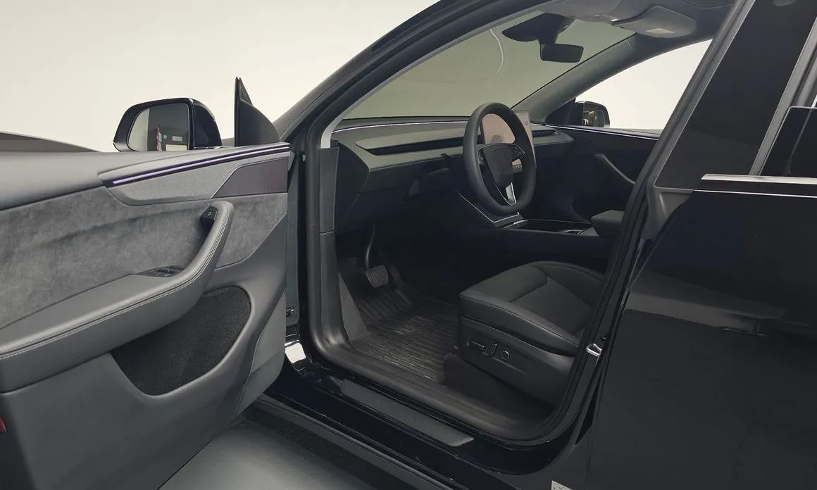 Tesla Model Y — фото 6