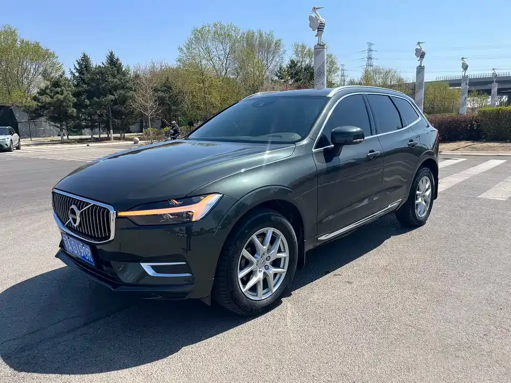 Volvo XC60 — фото 1